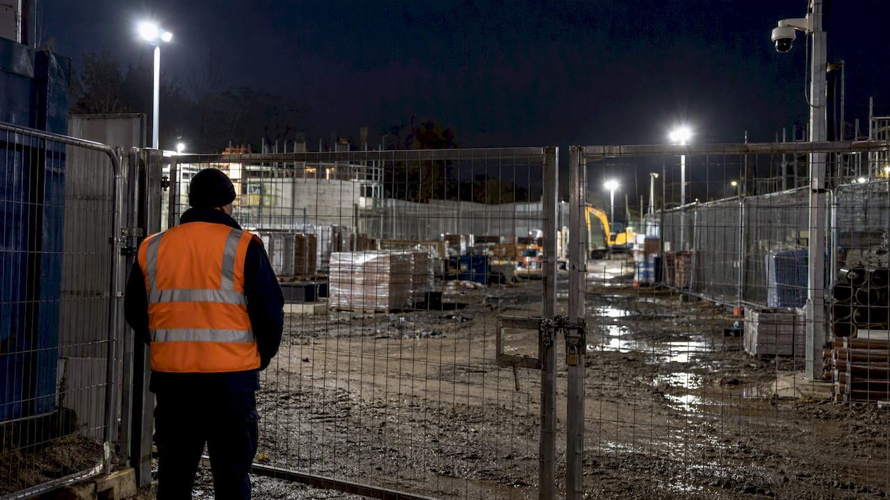 Compliant Layered Night Security for Construction Site Managers 8 Layered night security at construction site