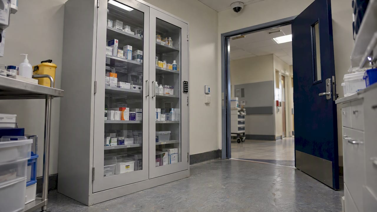 Pharmacy Security in Hospitals: A Practical Guide for Australia 8 Anchored locked medicine cabinet in ward room
